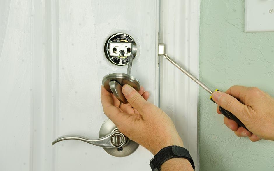 serrurier pour ouverture de porte coincée Compiègne